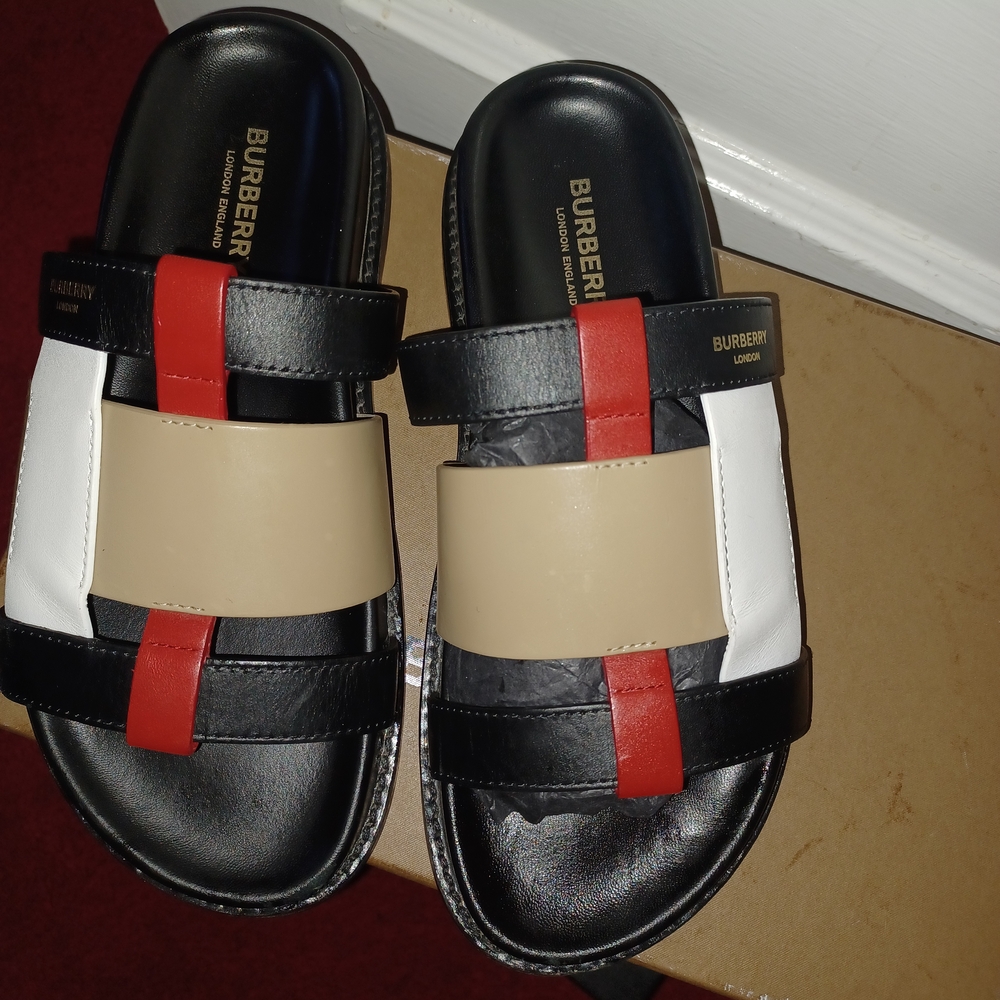 Burberry Ellendale Slide 36